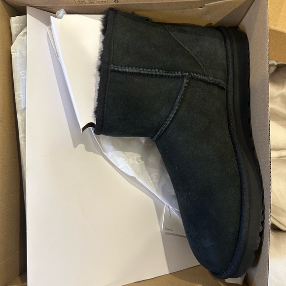 UGG Classic Mini boots (BNIB) - Picture 3 of 7